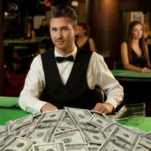 Сколько зарабатывает дилер в казино